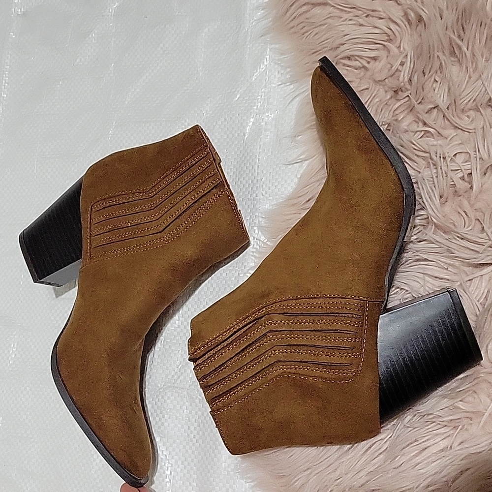 Qupid Tan Suede Pointed Toe Ankle Boots sz 10